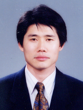 미술협회 김 윤 지부장